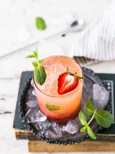 Pear, banana, oat and honey breakfast smoothie