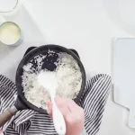 Wie kann man Reis richtig kochen, damit er locker und nicht klebrig wird?