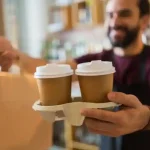 Von der Bohne bis zur Tasse: Wie ein Kaffee Lieferdienst Ihnen hochwertigen Kaffee liefert