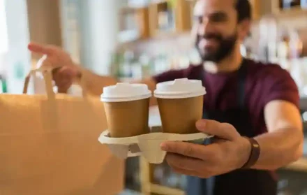 Von der Bohne bis zur Tasse: Wie ein Kaffee Lieferdienst Ihnen hochwertigen Kaffee liefert